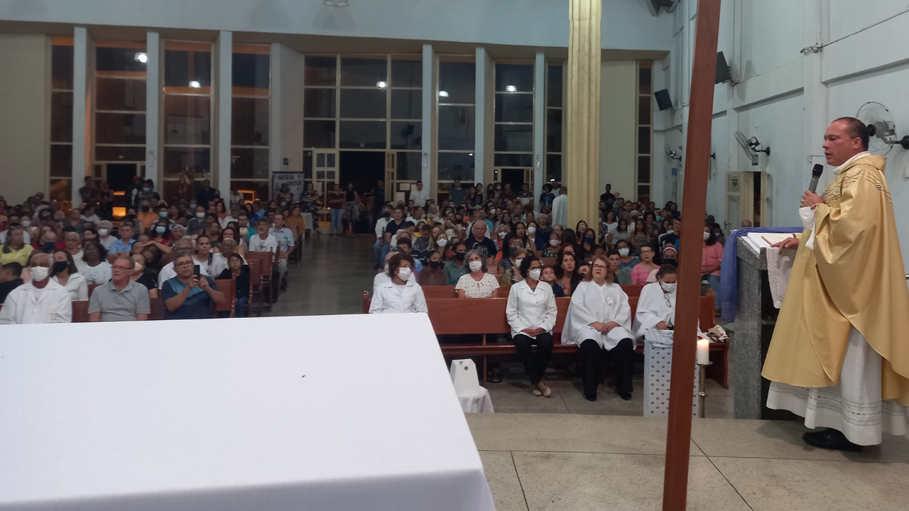 Superior geral, Pe. Manoel, durante celebração presidida junto a comunidade da Paróquia Imaculada Conceição.