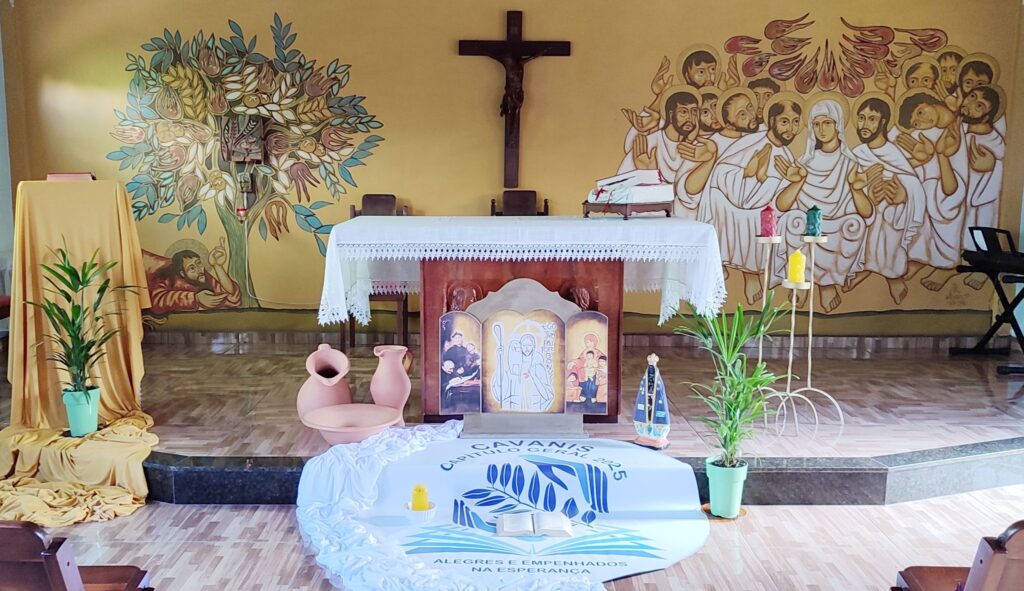 Ornamentos da Capela onde os religiosos se reunirão diariamente para orar.