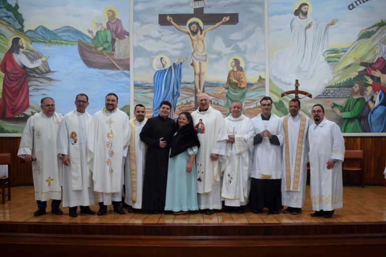 MISSA DOS VOTOS PERPÉTUOS: UMA ENTREGA DEFINITIVA A CRISTO