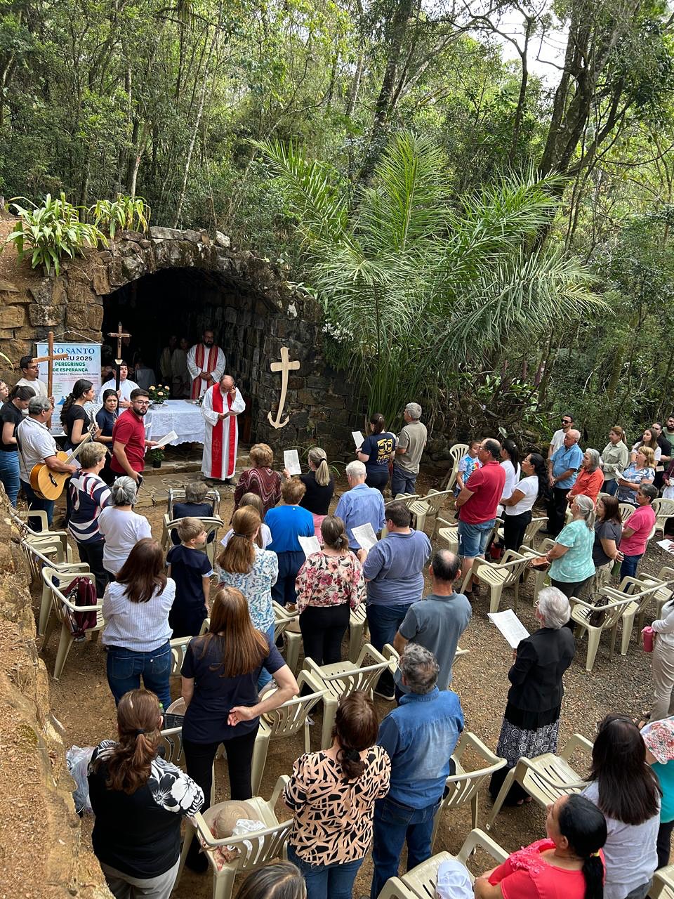 Peregrinação Jubilar Reúne Mais de 300 Fiéis em Ortigueira